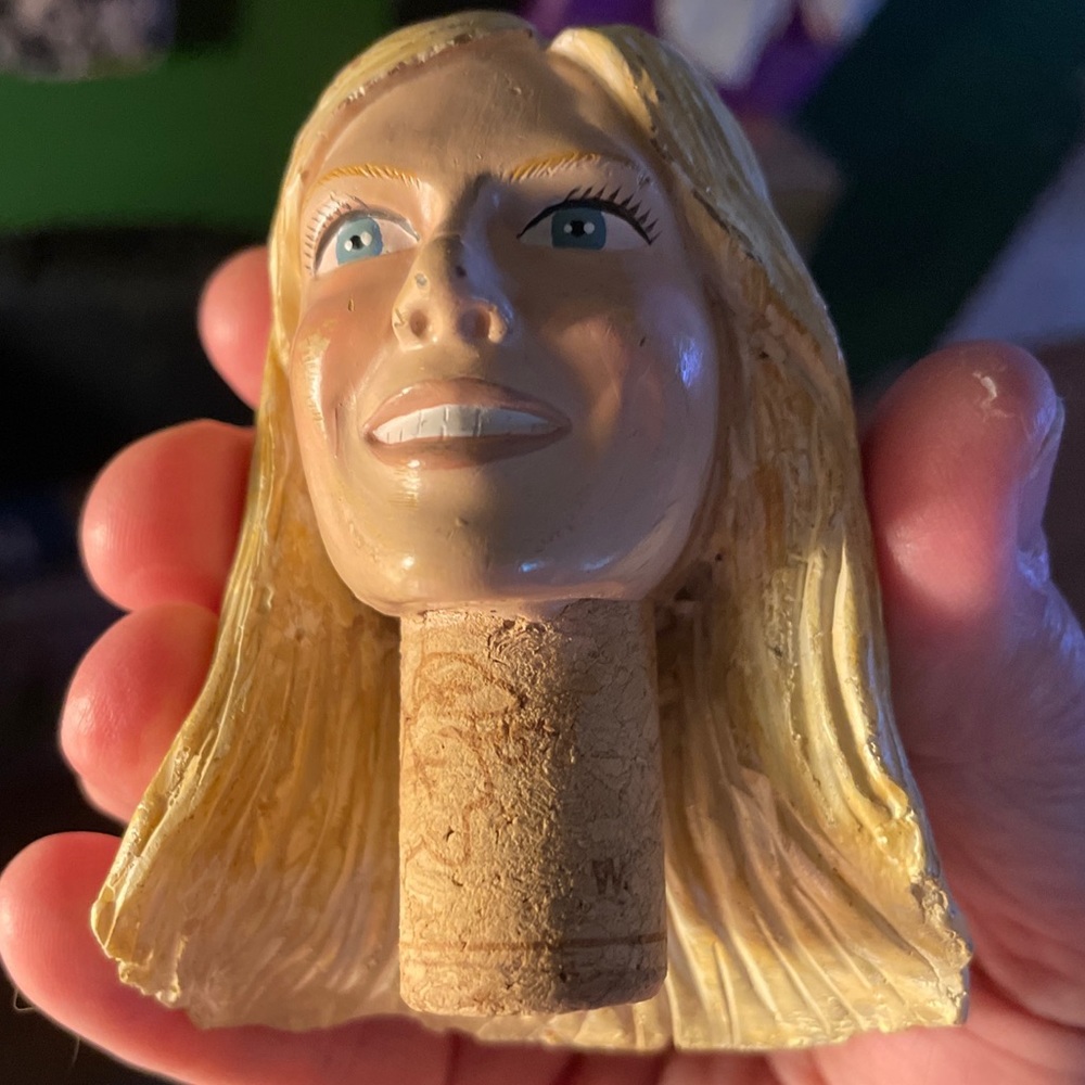 2 VINTAGE HEADS WINE BOTTLE
STOPPERS